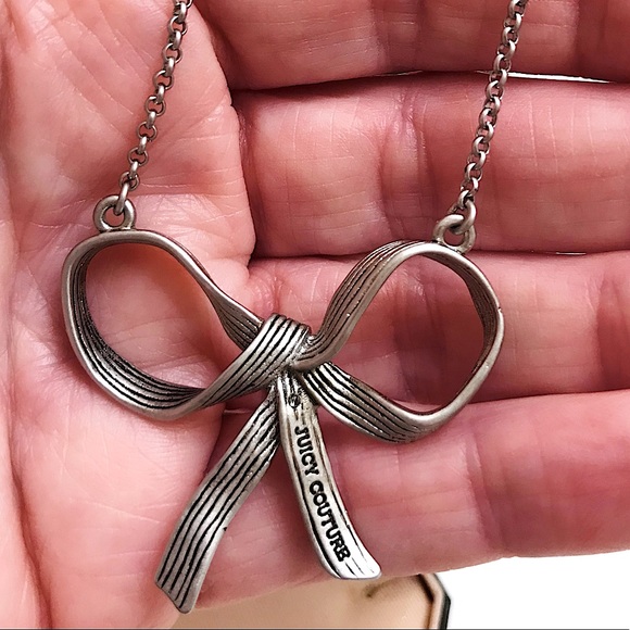🆕🔥RARE JUICY COUTURE BEAUTIFUL SMALL SILVER BOW NECKLACE/👀👀ALL PICS PLEASE - Picture 5 of 16